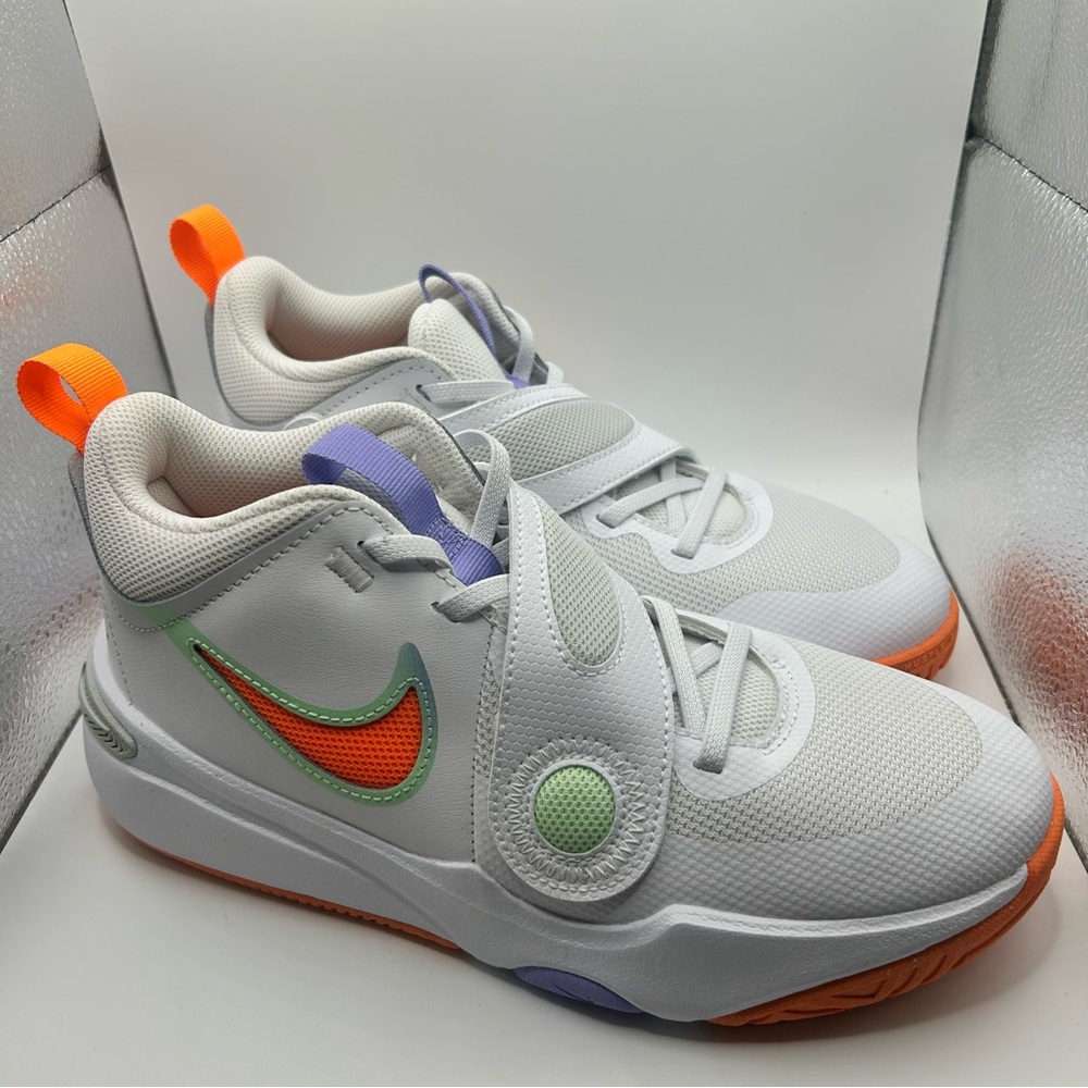 Nike Team Hustle D 11 Basketball Sneaker Women’s Sz 7.5-8 or 6Y White Slip On
